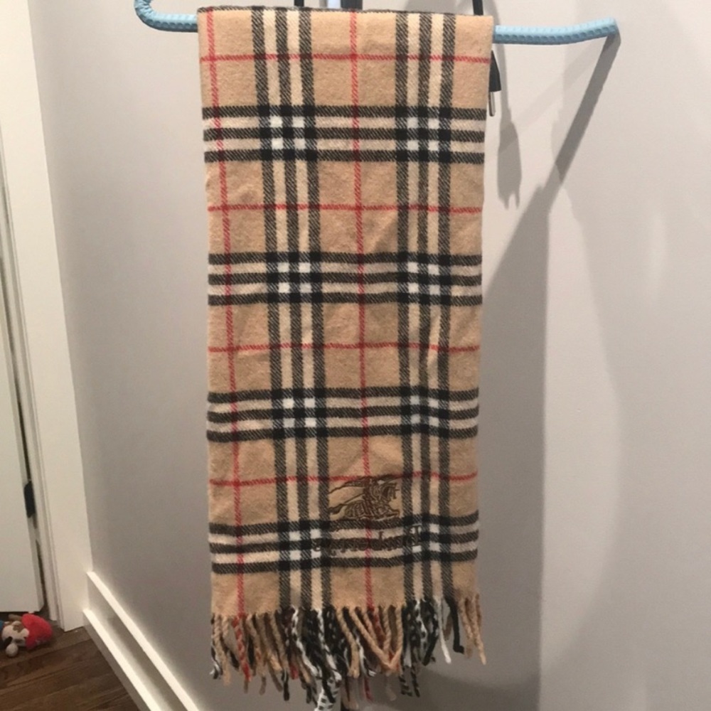 Burberry vintage scarf good condition like new